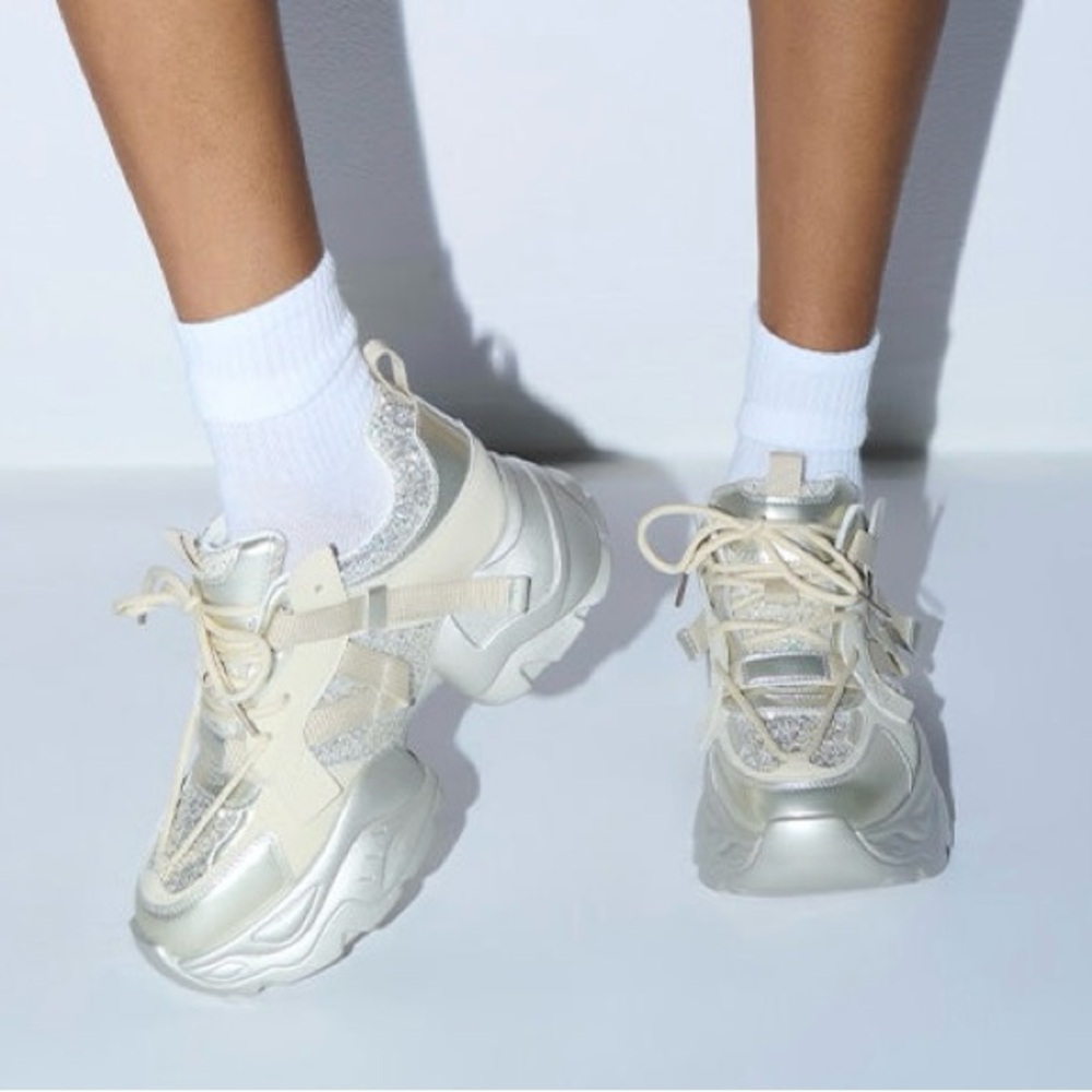 AZALEA WANG AMADO CHUNKY SILVER SNEAKER